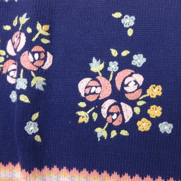 Large Roomie Dk Blue Sweater all Cotton w Flowers with stripes - Picture 6 of 7